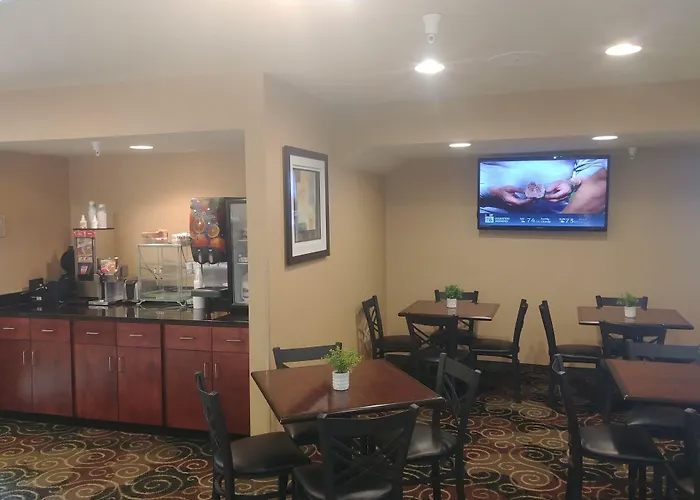 Cobblestone Hotel & Suites - Broken Bow